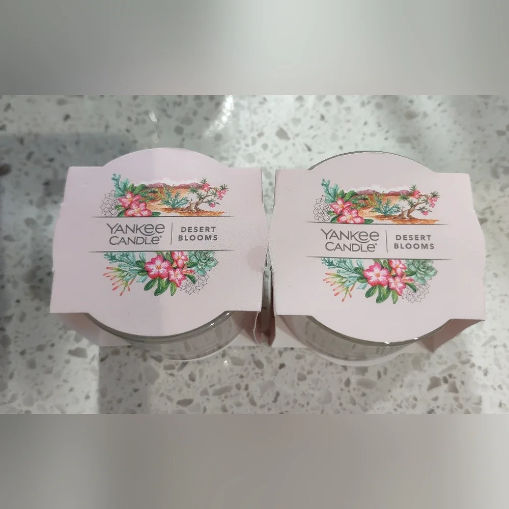 NWT Two (2) Yankee Desert Blooms Candles